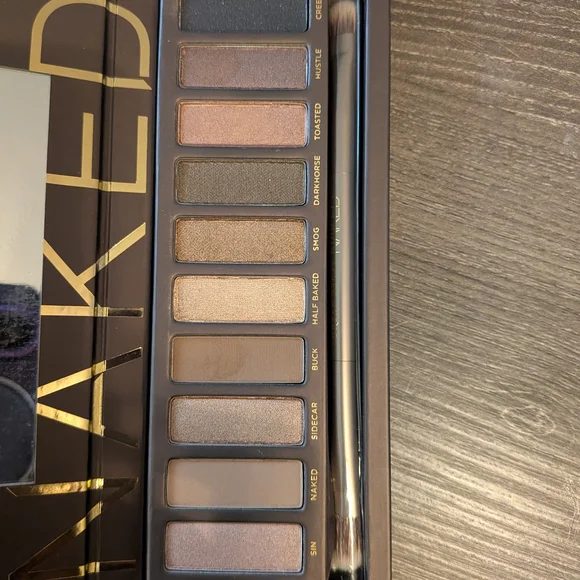 Urban Decay Eyeshadow Palette — Brown, Gold & Bronze Shades - Picture 2 of 5